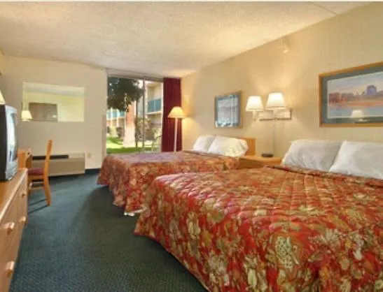 Vacation Inn Phoenix Hotel