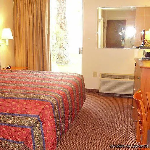 Vacation Inn Phoenix 2*,